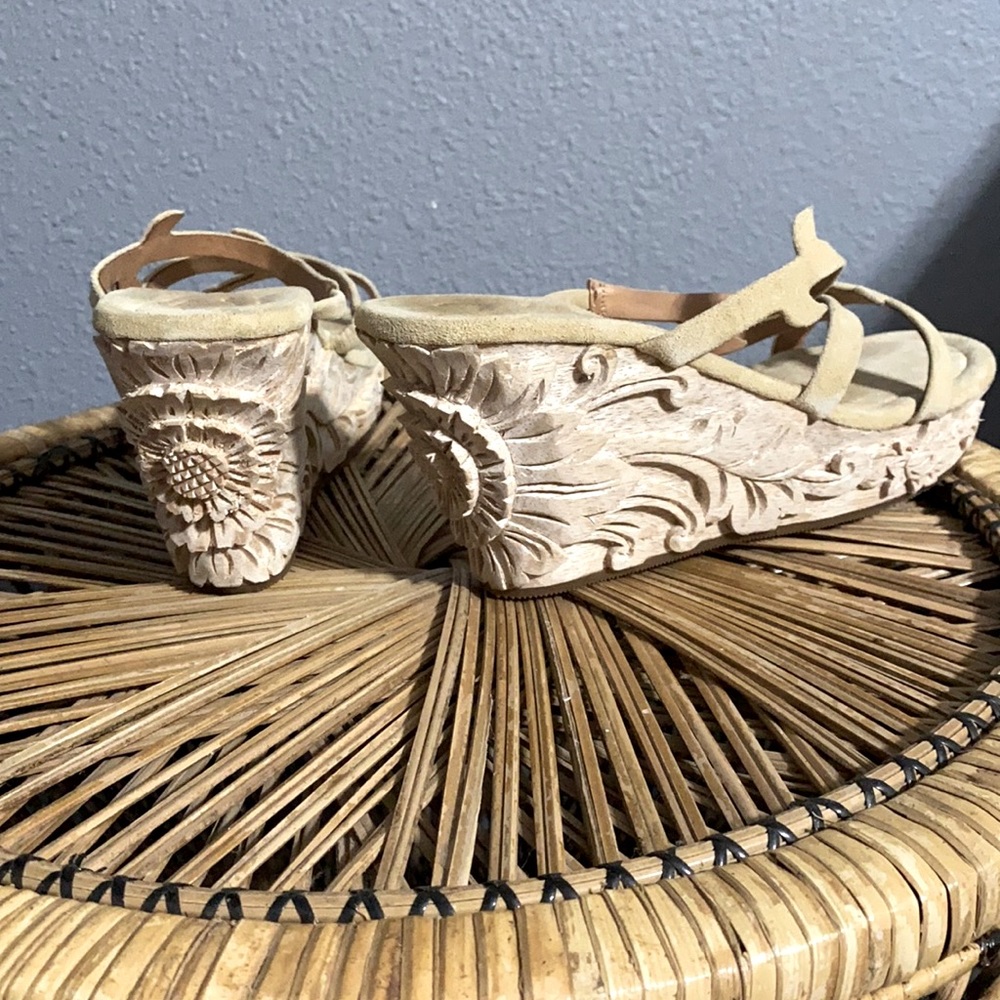 Valeria Lacerda hand carved wedges